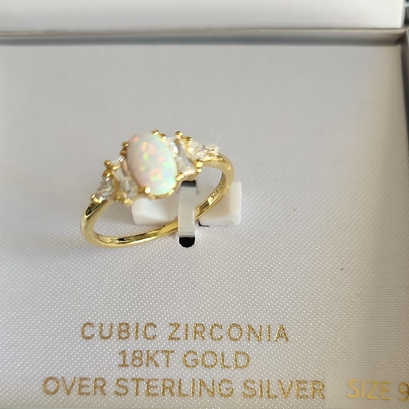 18KT Gold Opal and Cubic Zirconia Ring - Picture 1 of 5